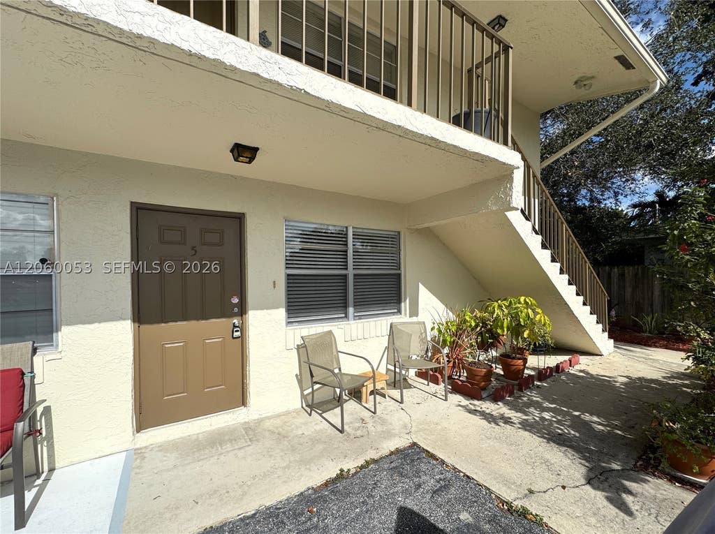 Photo of 215 NW 25th St #5, Wilton Manors, FL 33311 (MLS # A12060053)