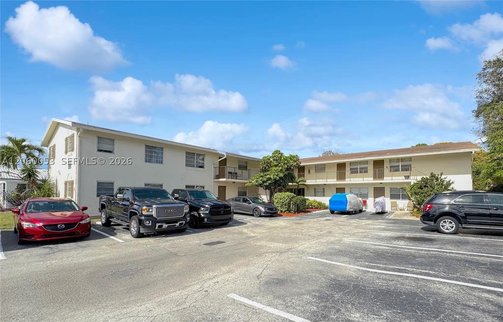 Photo of 215 NW 25th St #5, Wilton Manors, FL 33311 (MLS # A12060053)