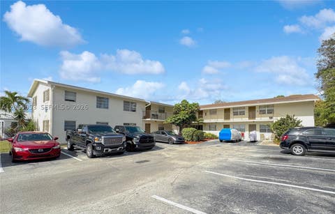 Photo of 215 NW 25th St #5, Wilton Manors, FL 33311 (MLS # A12060053)
