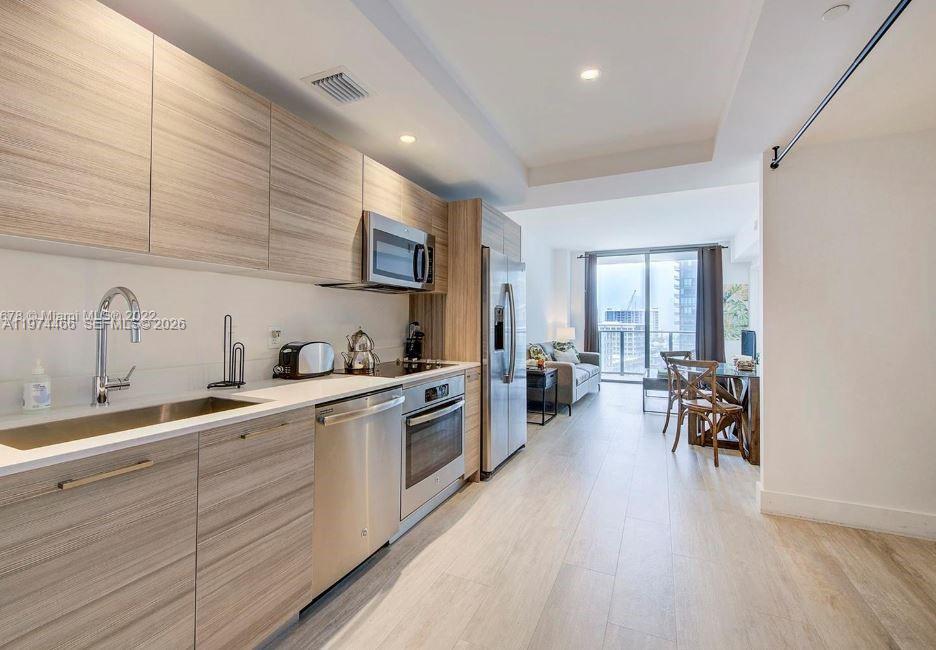 HYDE MIDTOWN - Residential