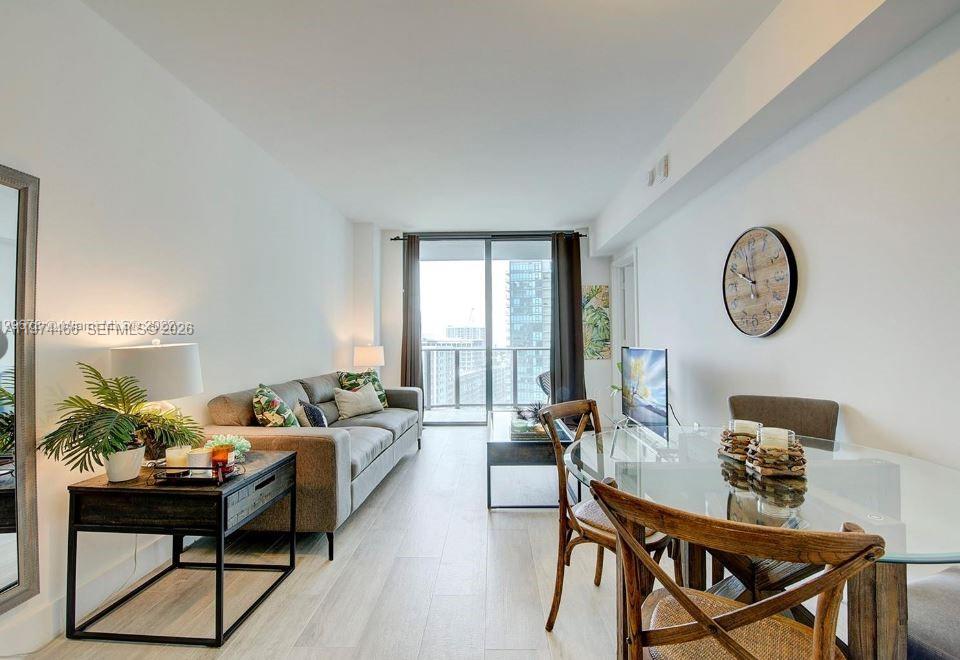 HYDE MIDTOWN - Residential