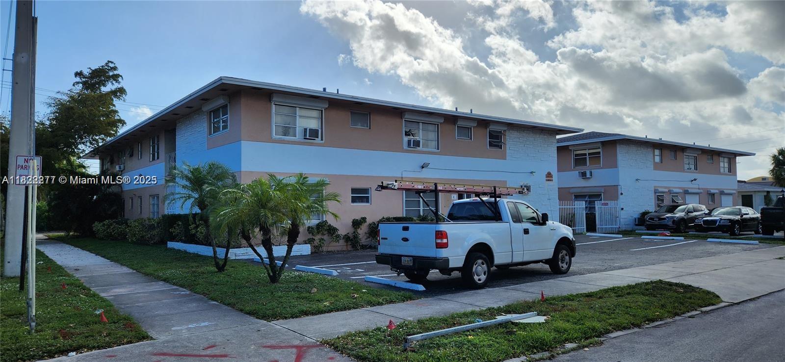 2000 Buchanan St 7, Hollywood, Broward County, Florida - 1 Bedrooms  
1 Bathrooms - 