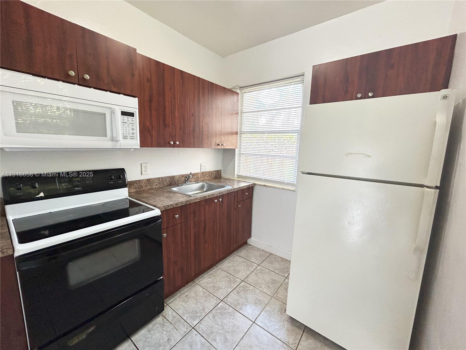 NORTH SHORE CREST - Residential Lease
