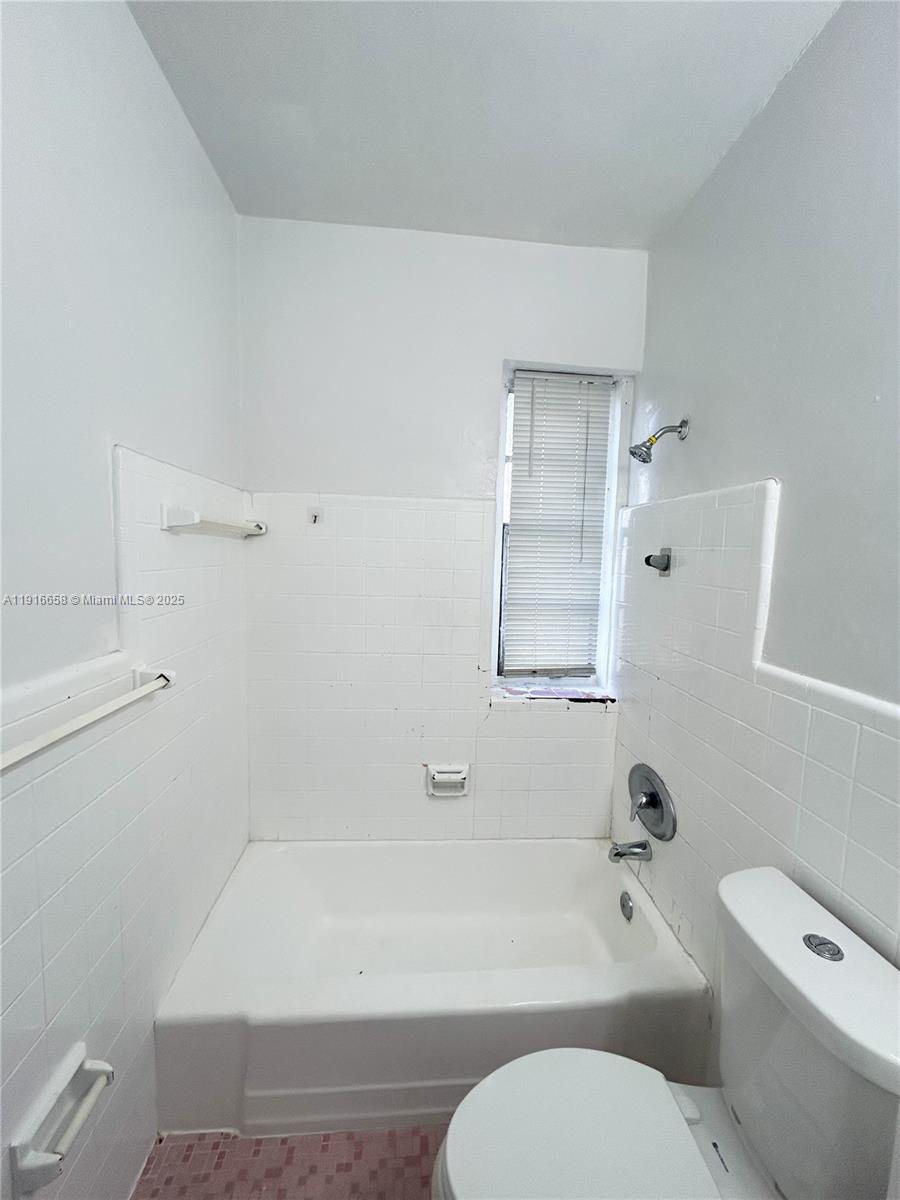 NORTH SHORE CREST - Residential Lease