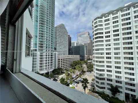 Condominium in Miami FL 999 Brickell Bay Dr 34.jpg