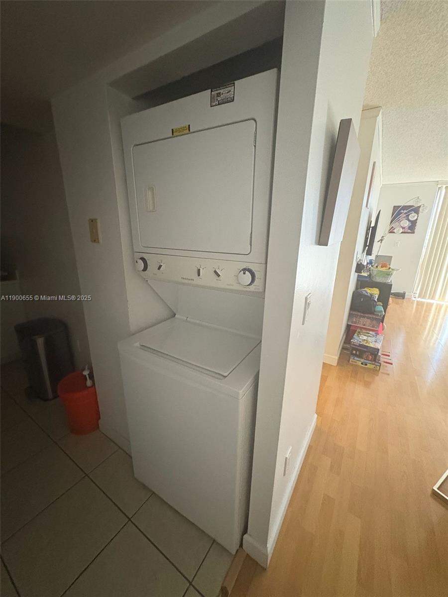 AZUL AT FONTAINEBLEAU CON - Residential Lease