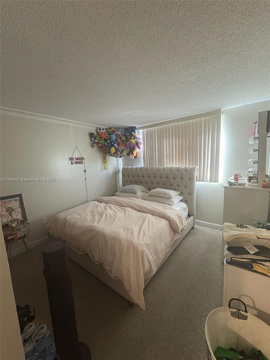 AZUL AT FONTAINEBLEAU CON - Residential Lease