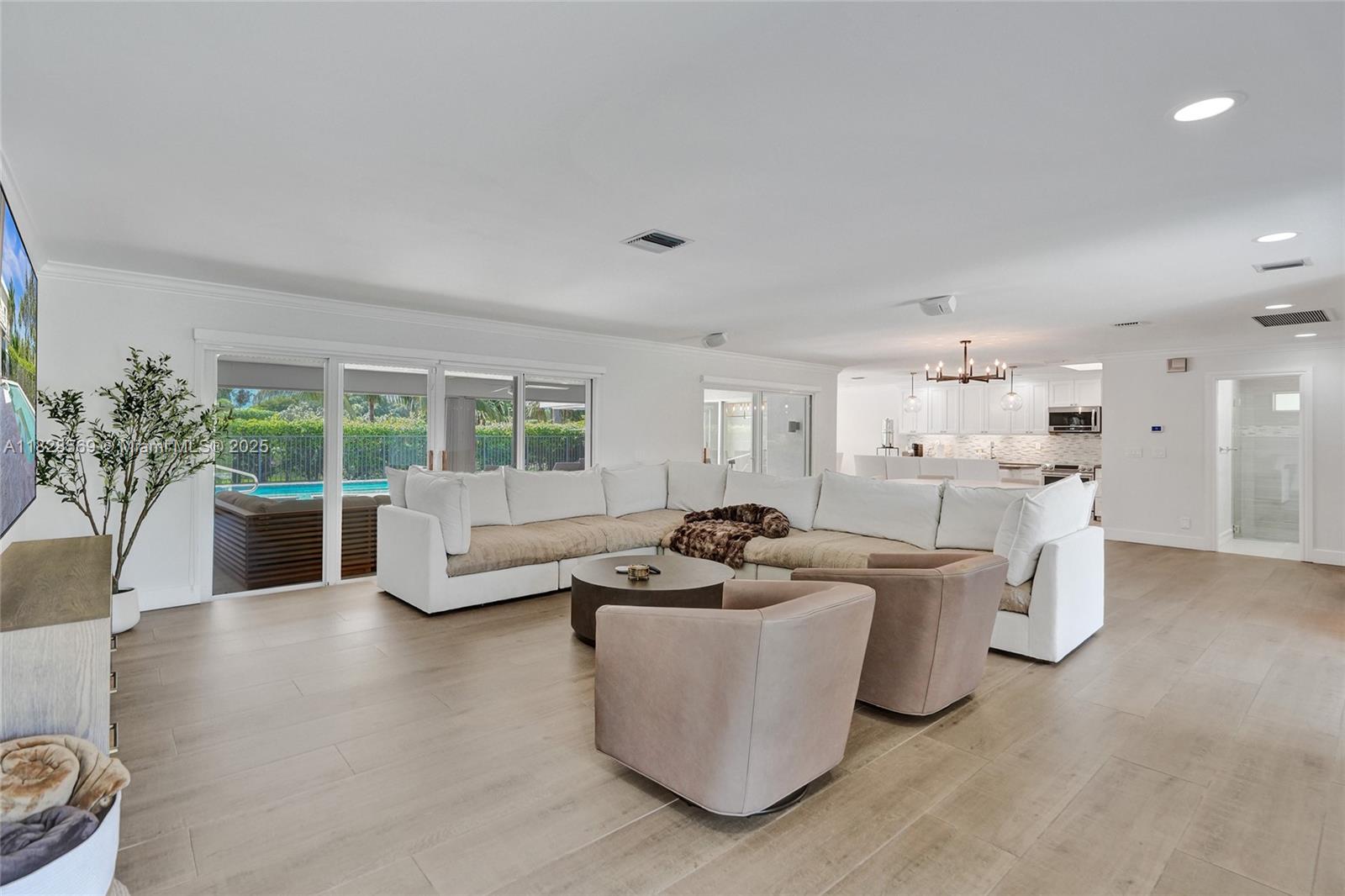 5854 Pinebrook Dr