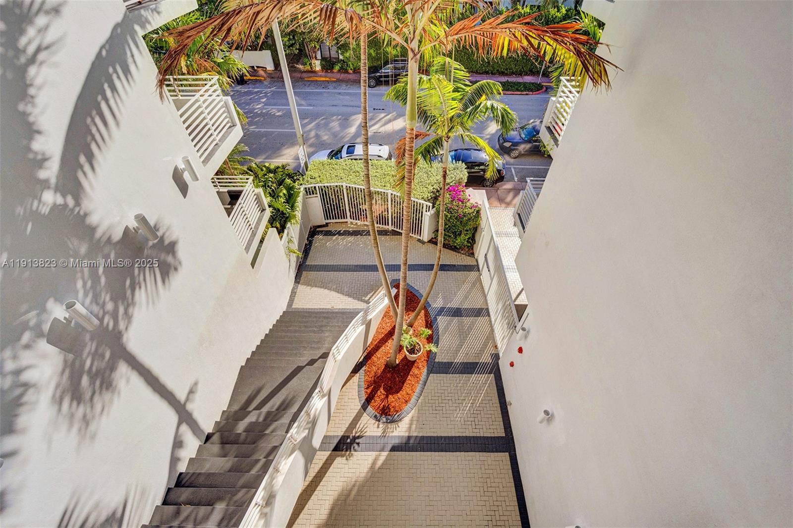 ROND POINT CONDO - Residential