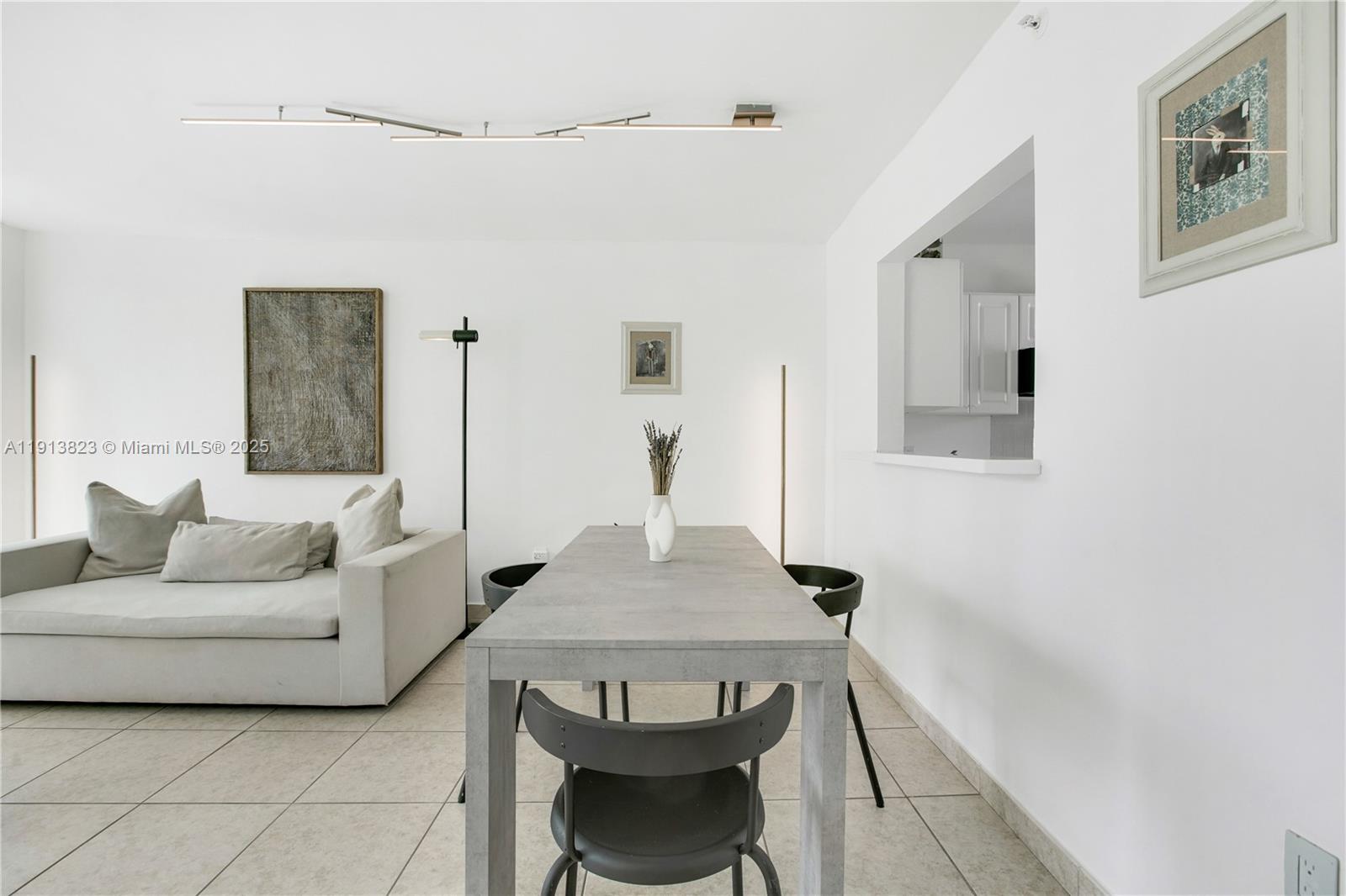 ROND POINT CONDO - Residential