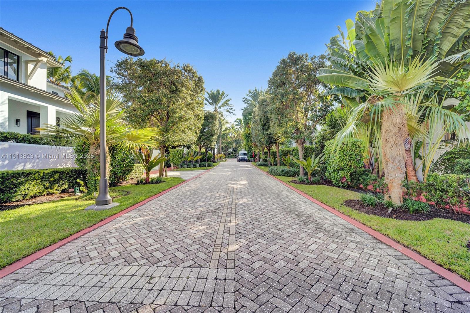 ROND POINT CONDO - Residential