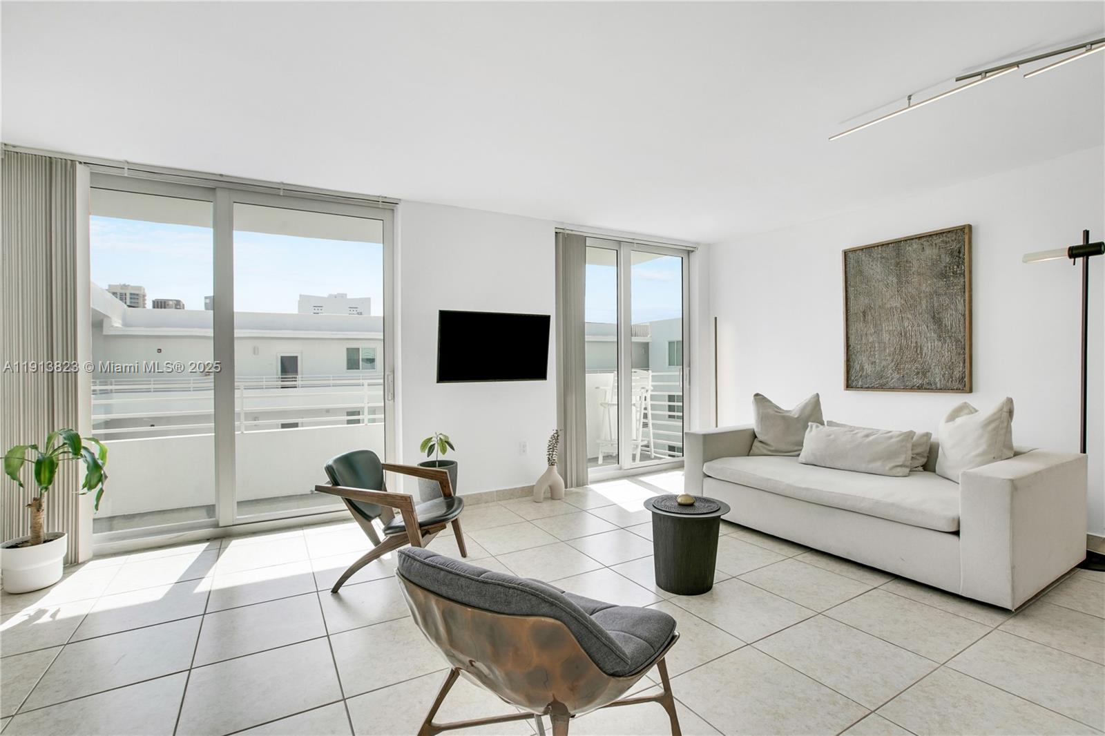 ROND POINT CONDO - Residential