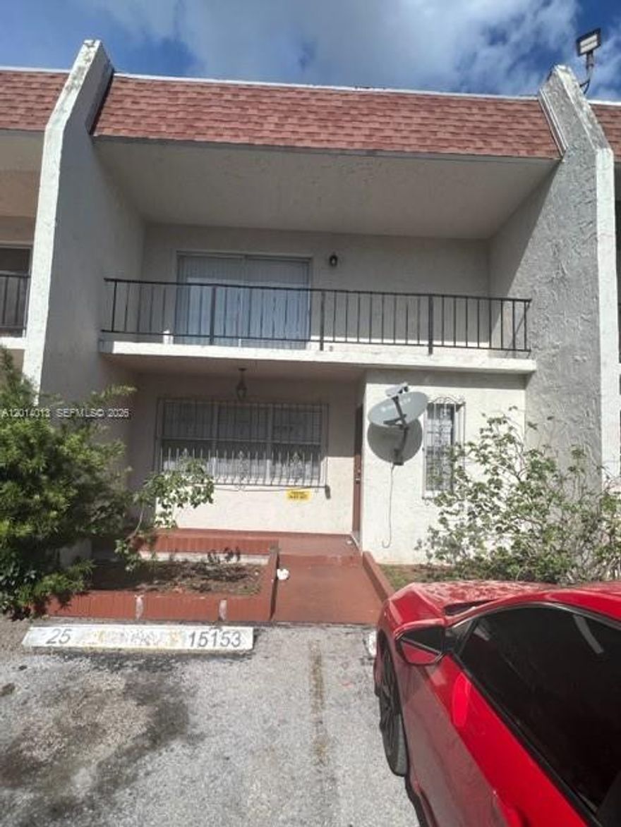 GREAT 3/2. TWO STORIES. PATIO BELONGS TO THE UNIT. EASY TO SHOW.
