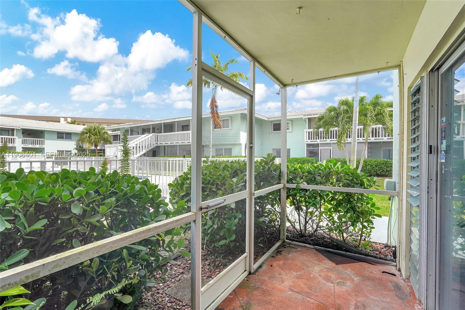 RIVER HOUSE GARDENS CONDO - Residential