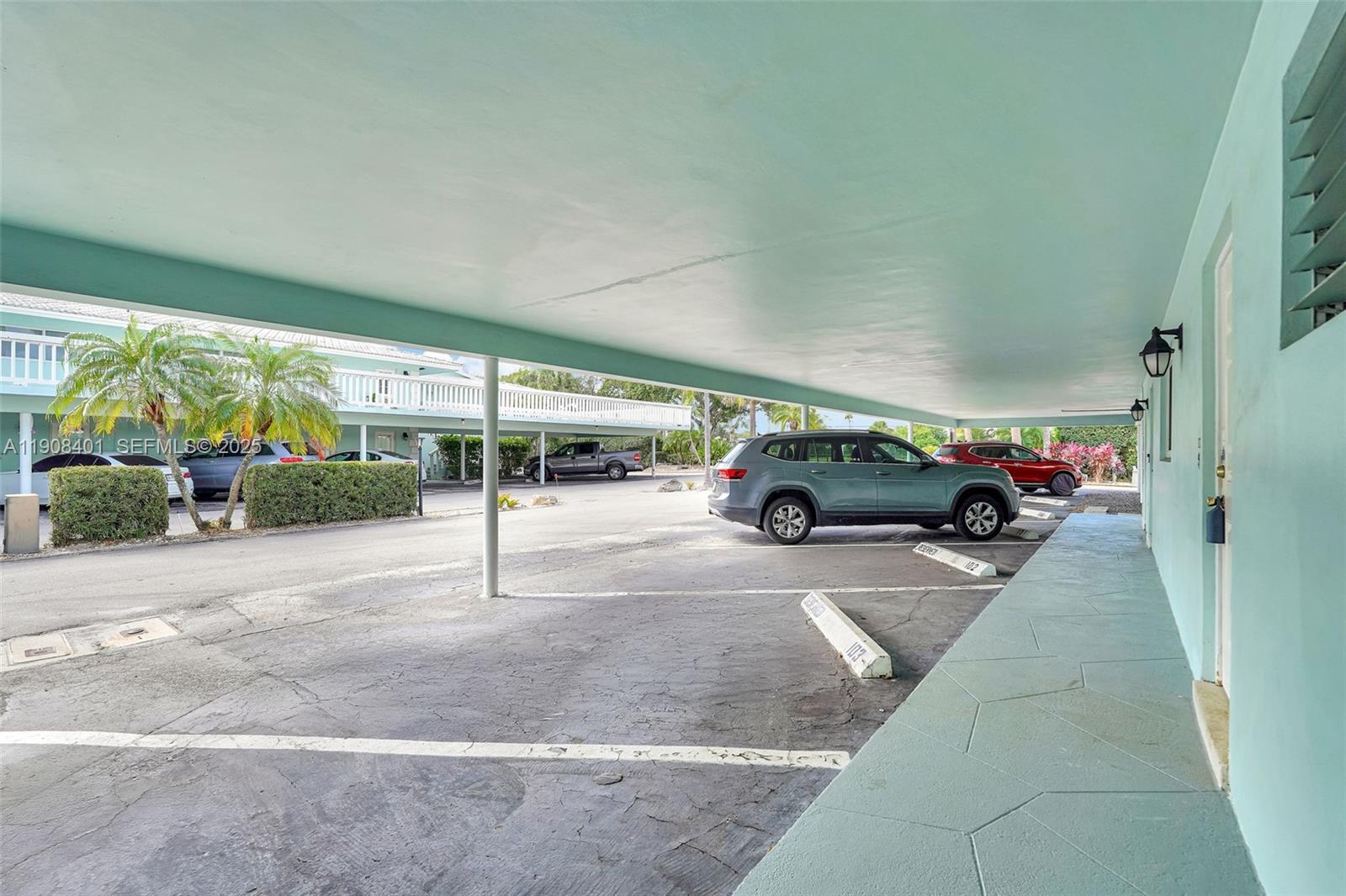 RIVER HOUSE GARDENS CONDO - Residential