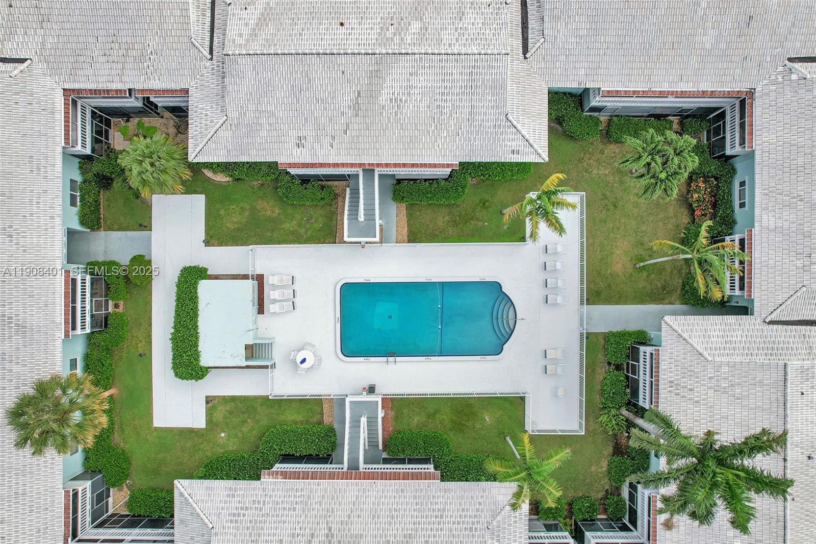 RIVER HOUSE GARDENS CONDO - Residential