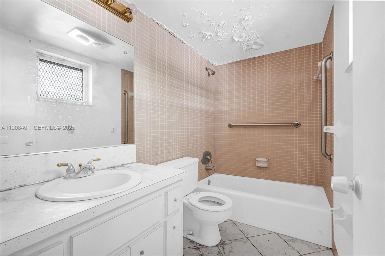 RIVER HOUSE GARDENS CONDO - Residential