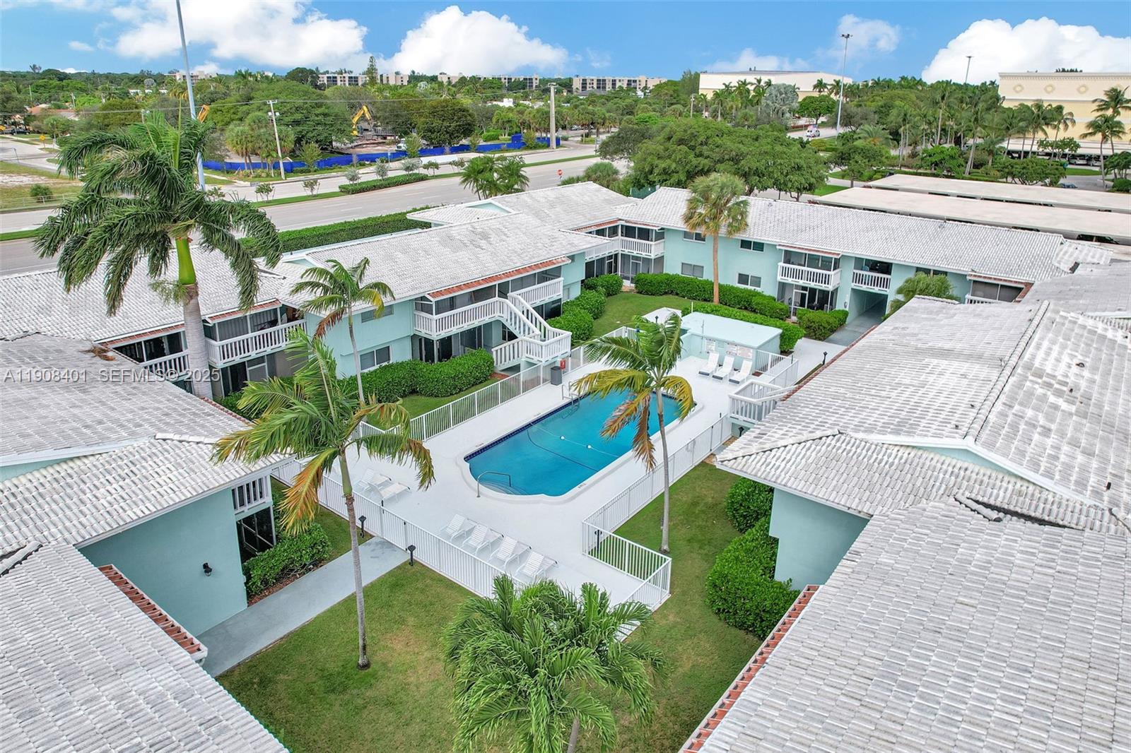 RIVER HOUSE GARDENS CONDO - Residential