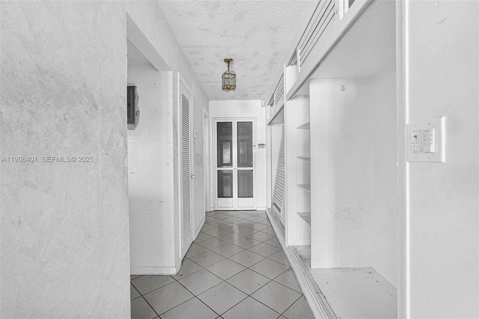 RIVER HOUSE GARDENS CONDO - Residential