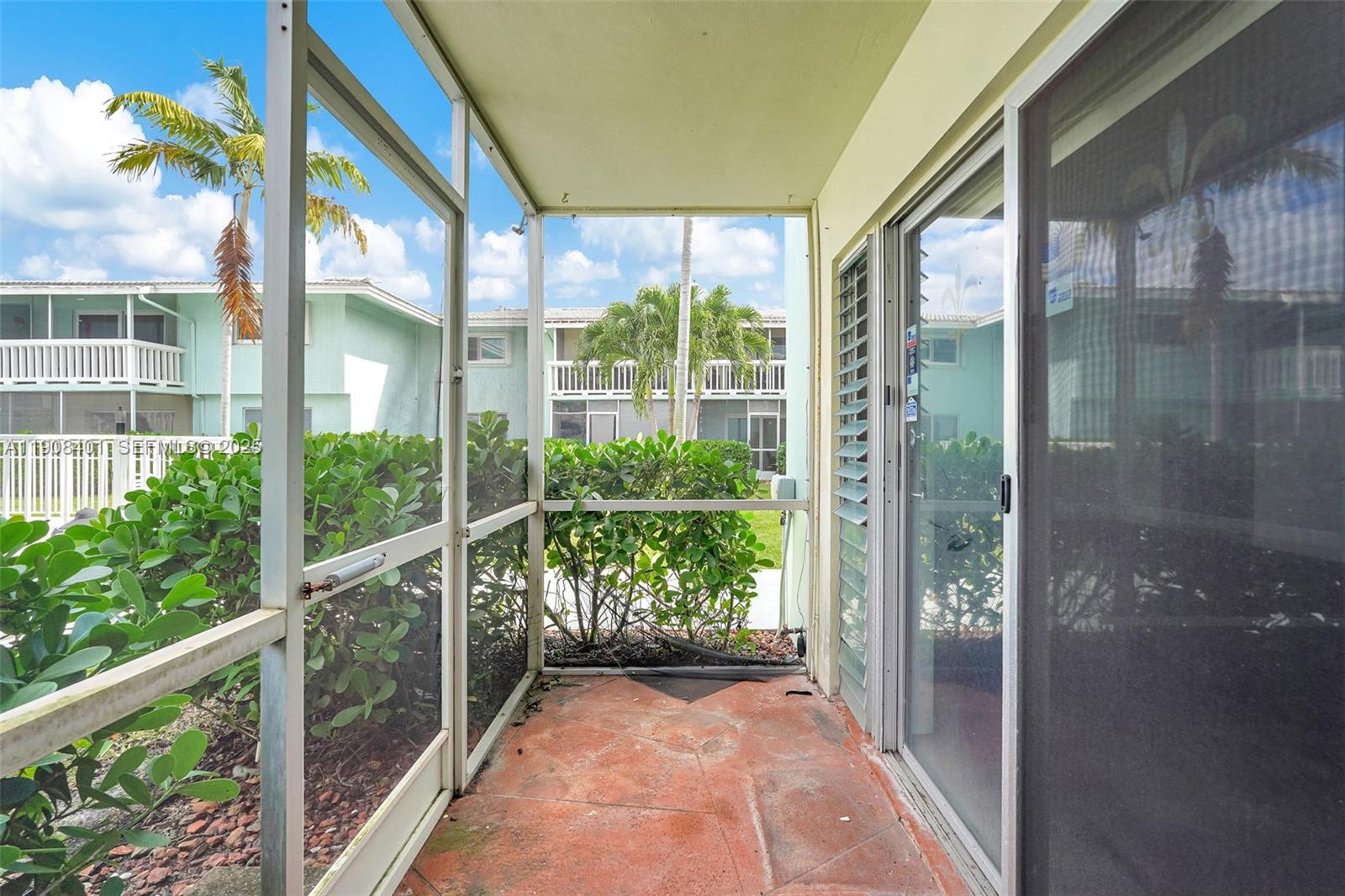 RIVER HOUSE GARDENS CONDO - Residential