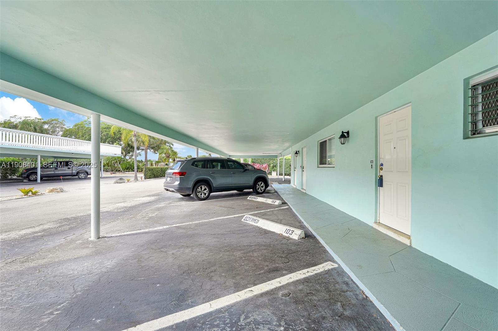 RIVER HOUSE GARDENS CONDO - Residential