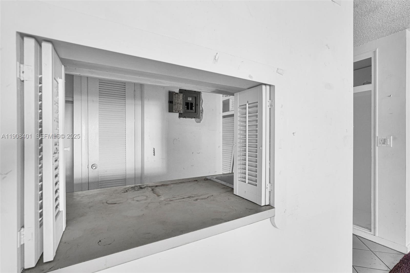 RIVER HOUSE GARDENS CONDO - Residential