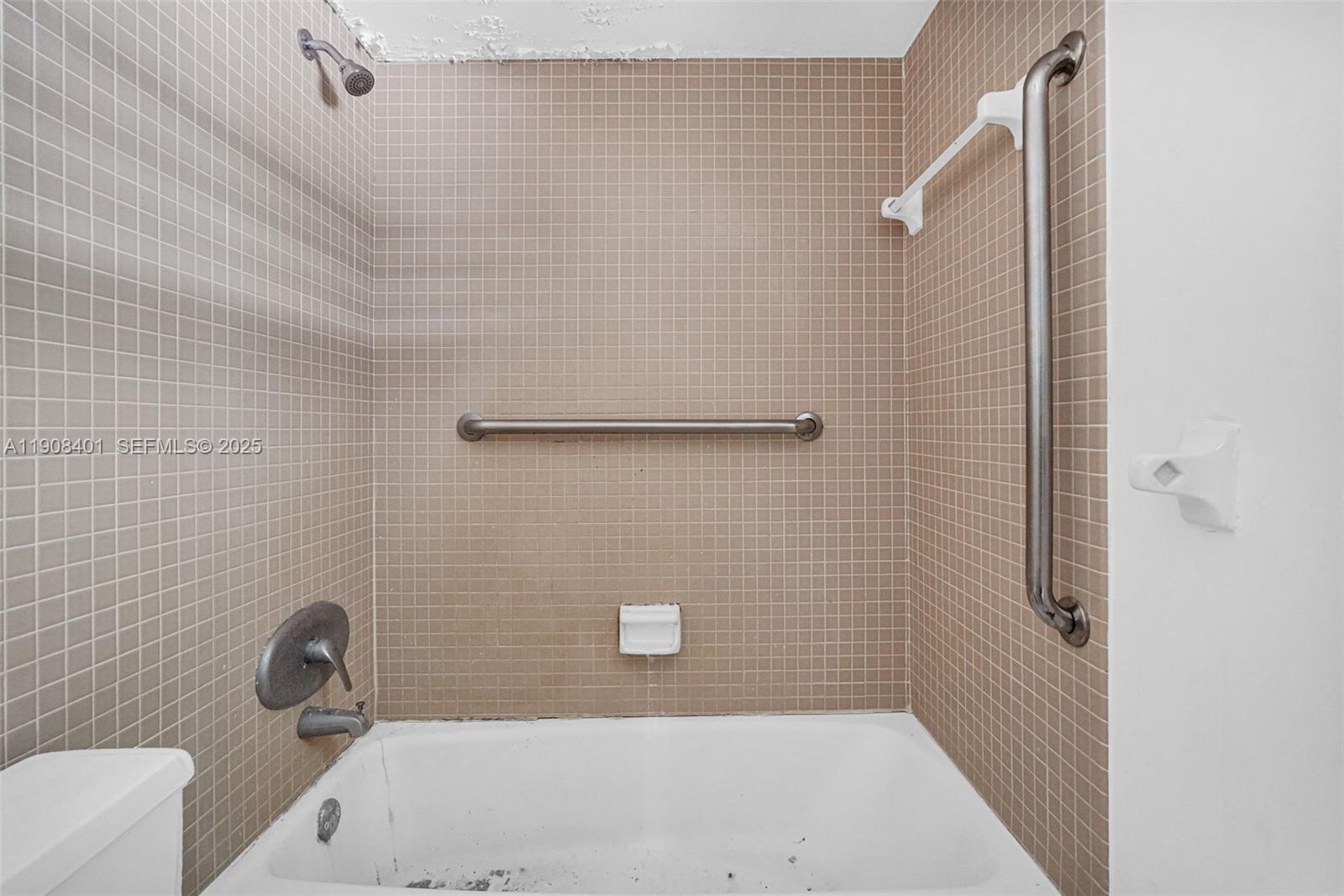 RIVER HOUSE GARDENS CONDO - Residential