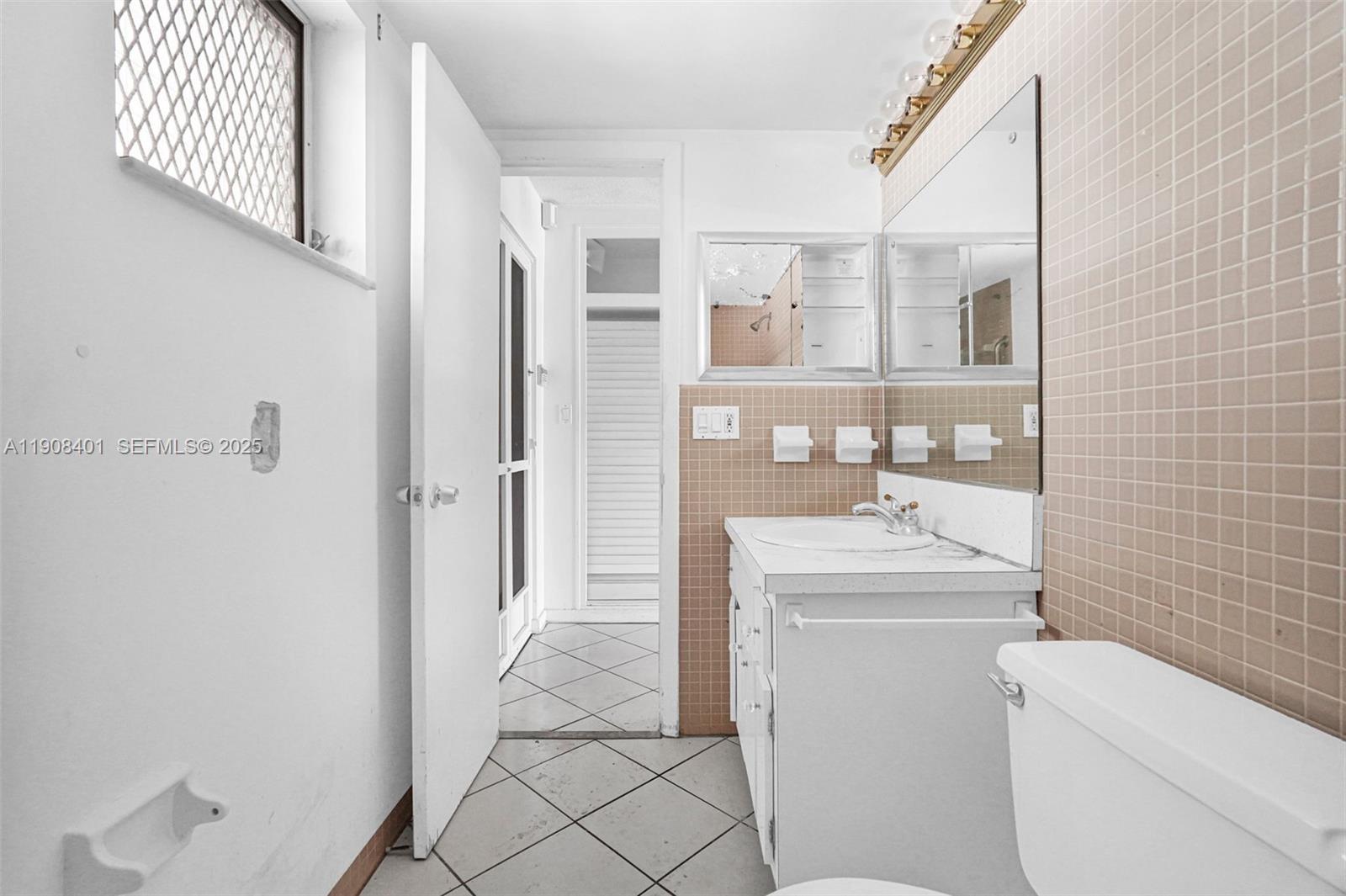 RIVER HOUSE GARDENS CONDO - Residential