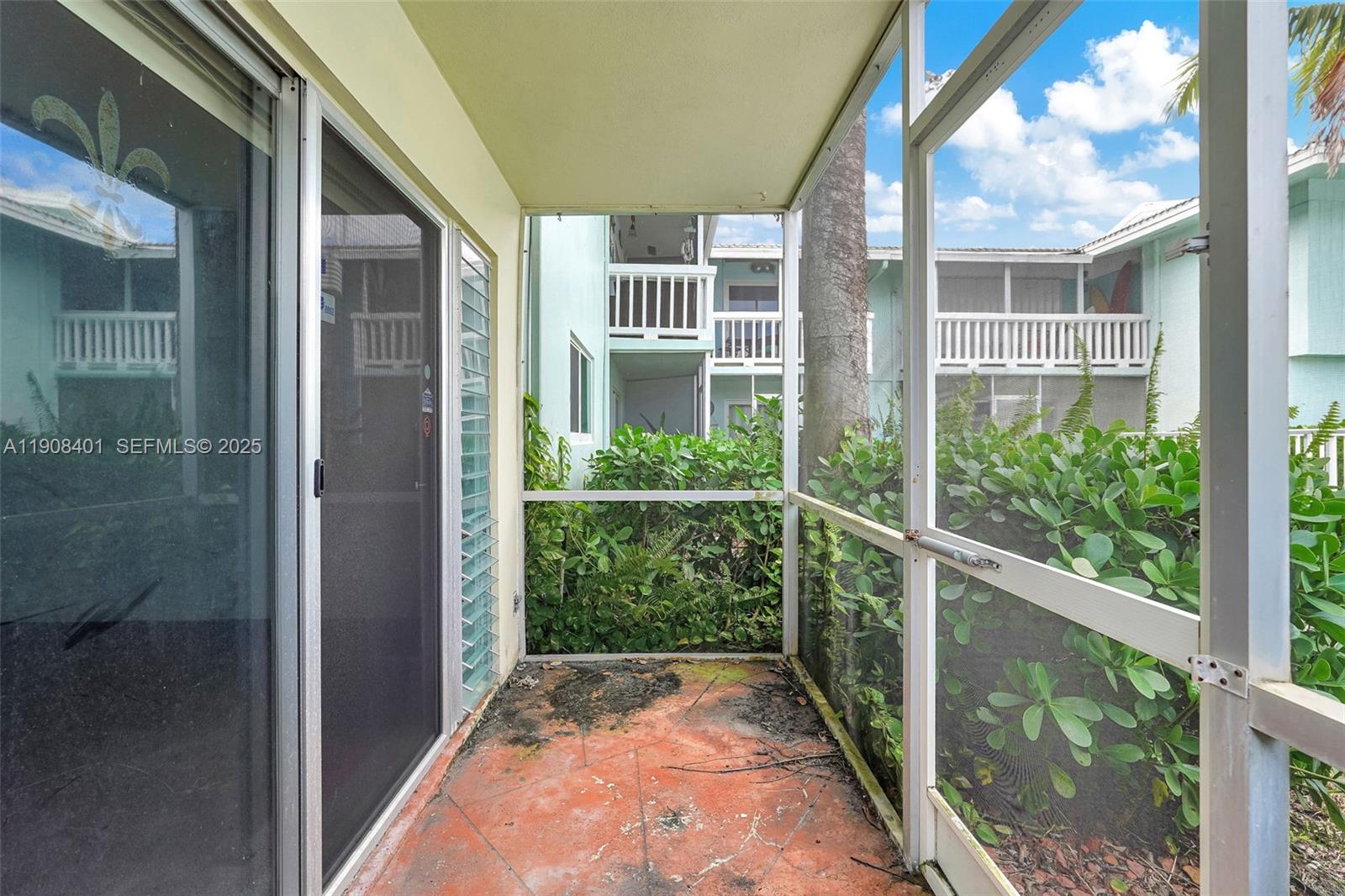 RIVER HOUSE GARDENS CONDO - Residential