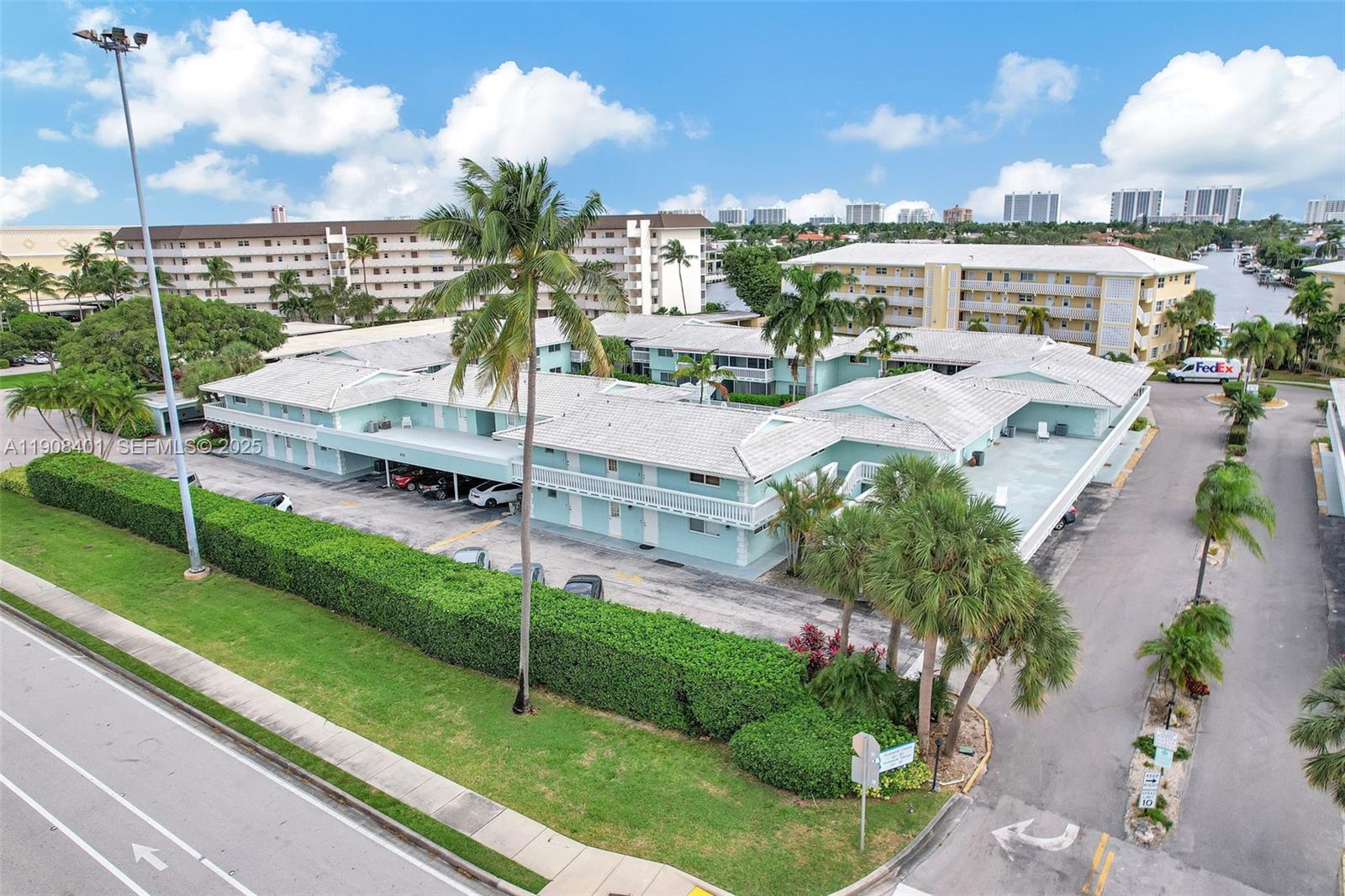 RIVER HOUSE GARDENS CONDO - Residential