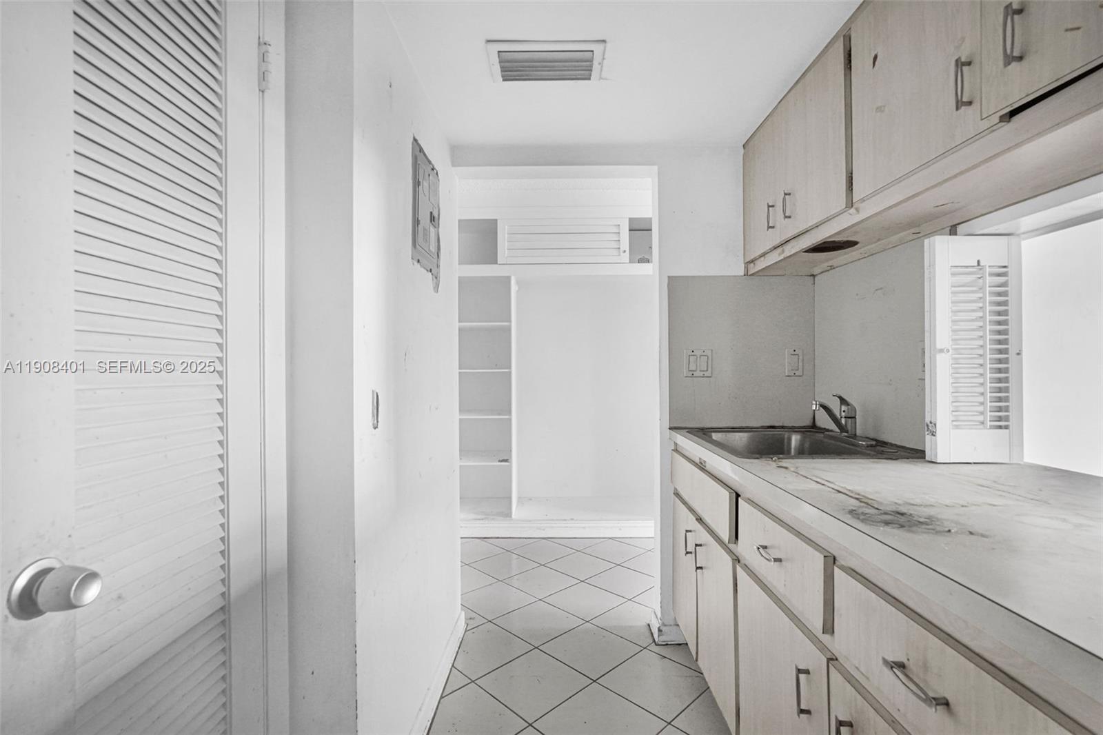 RIVER HOUSE GARDENS CONDO - Residential