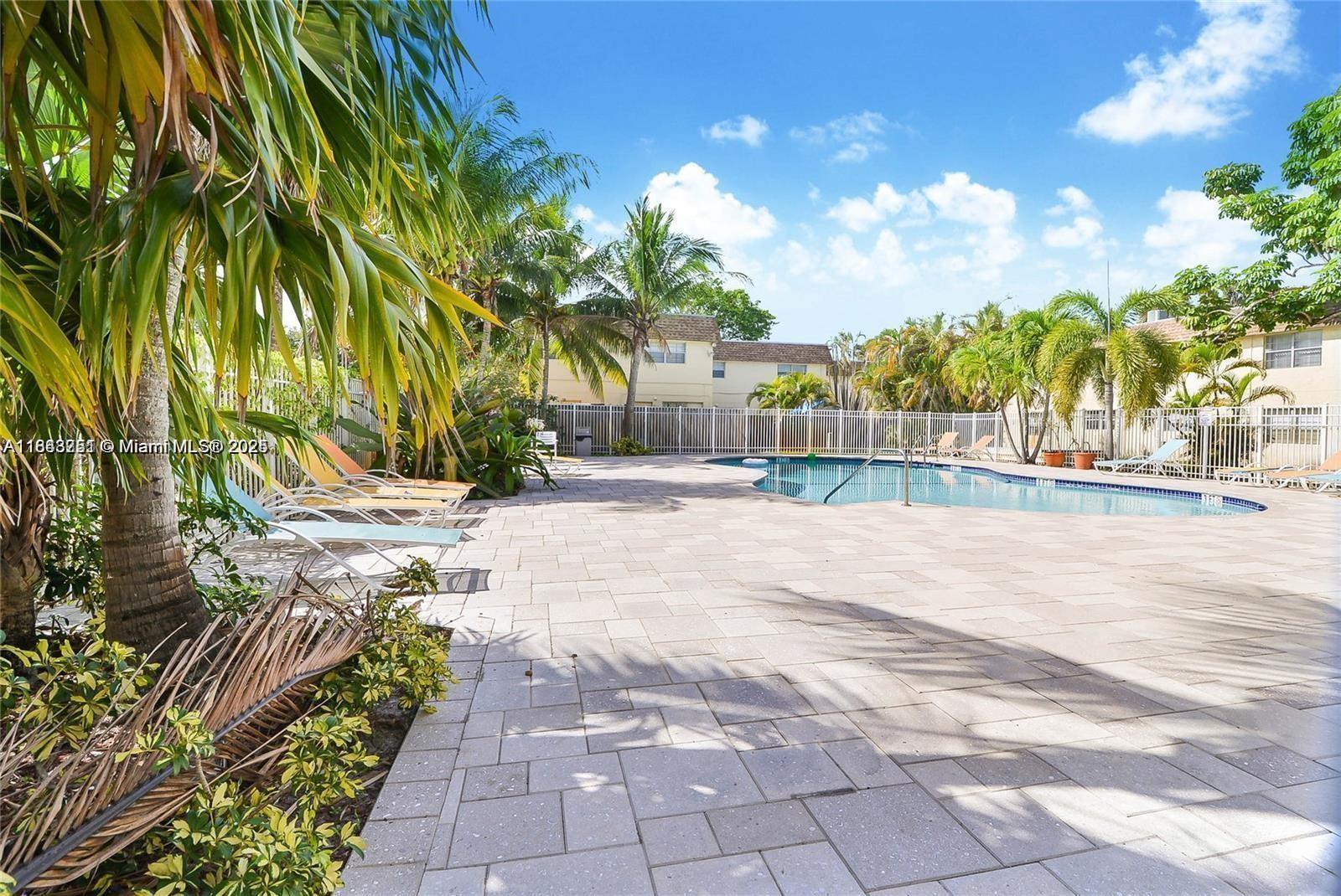 TOWNHOUSES OF PLANTATION - Residential