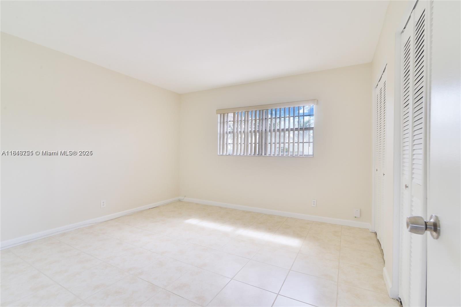 TOWNHOUSES OF PLANTATION - Residential