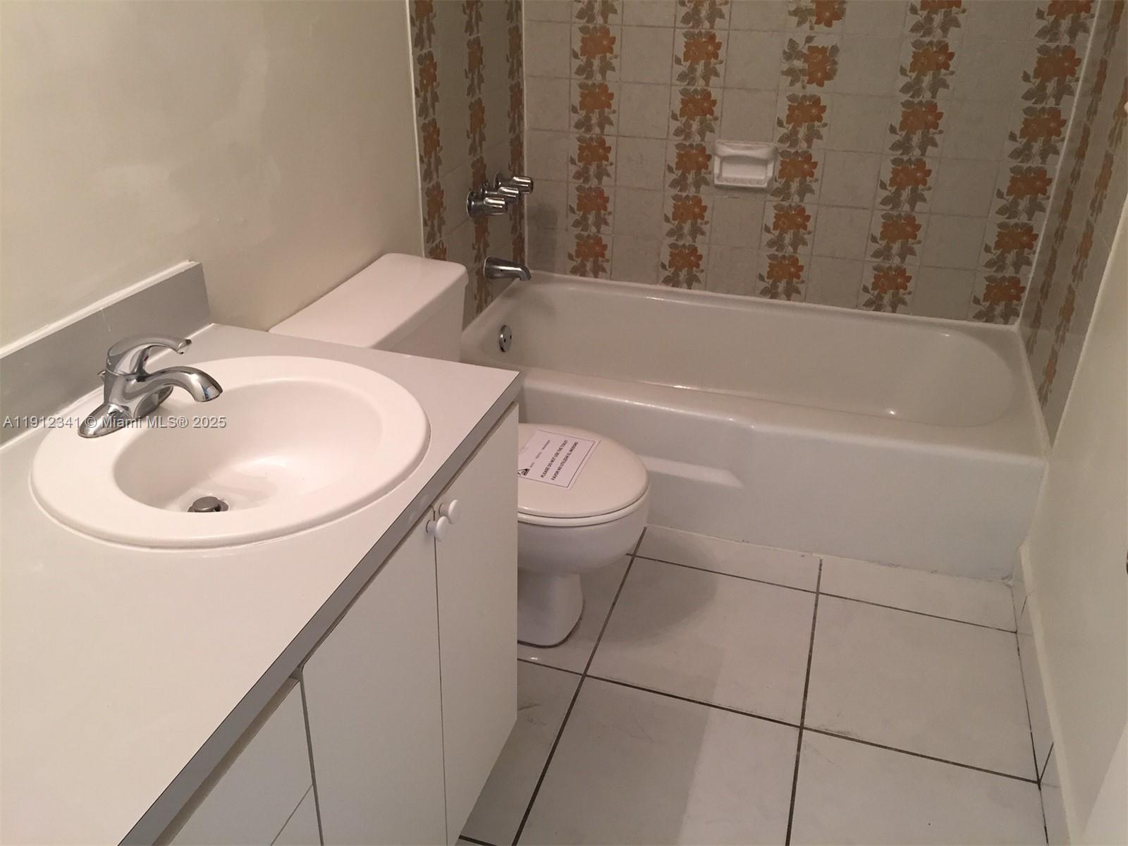 SPANISH TRACE CONDO - Residential Lease