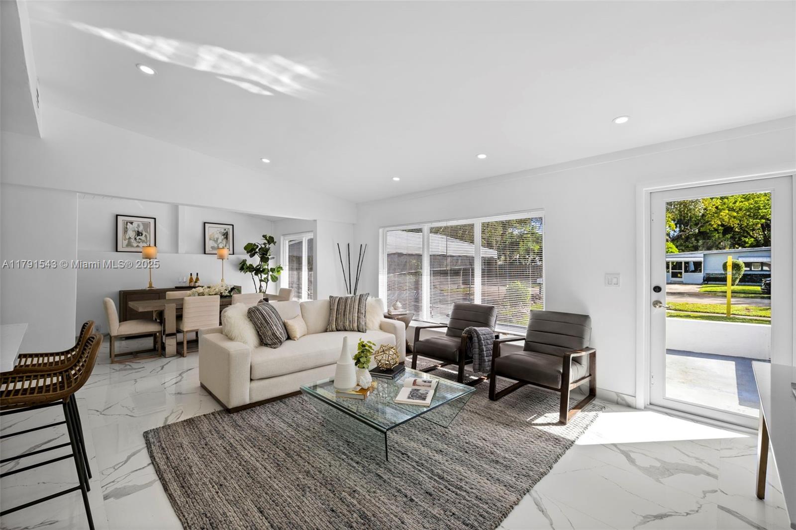 12560 Alamanda Dr