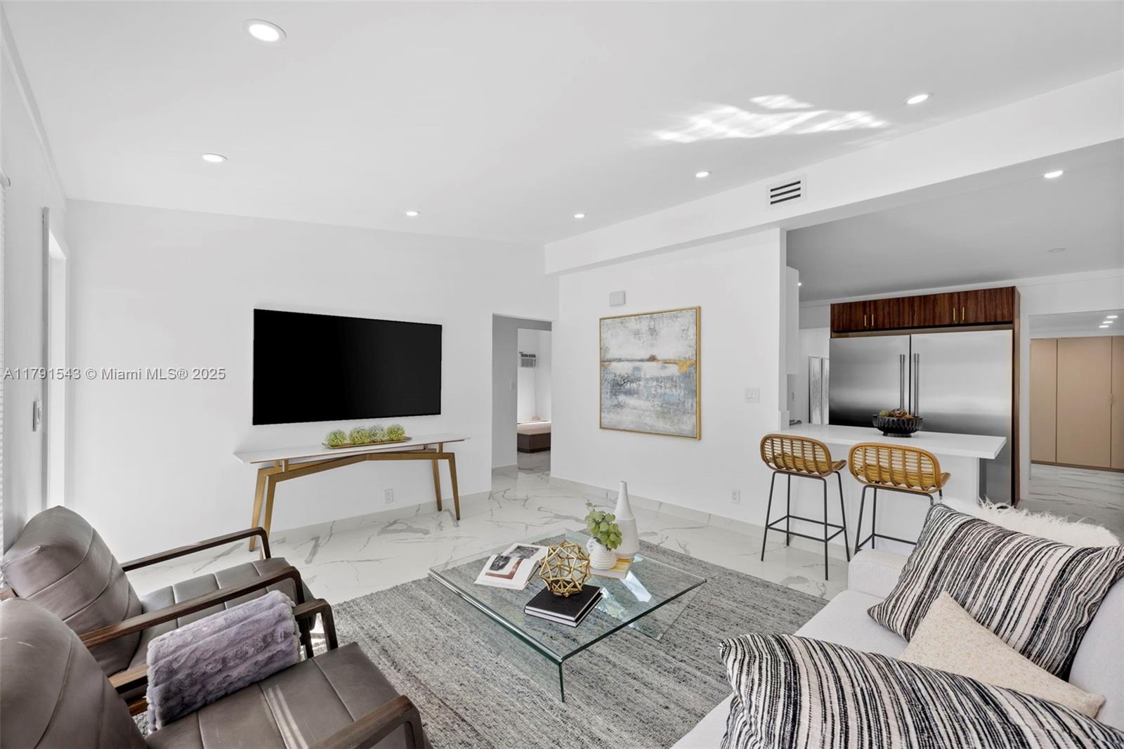 12560 Alamanda Dr