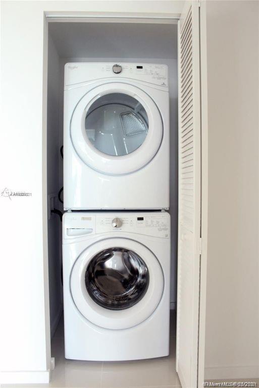 5252 PASEO CONDO - Residential