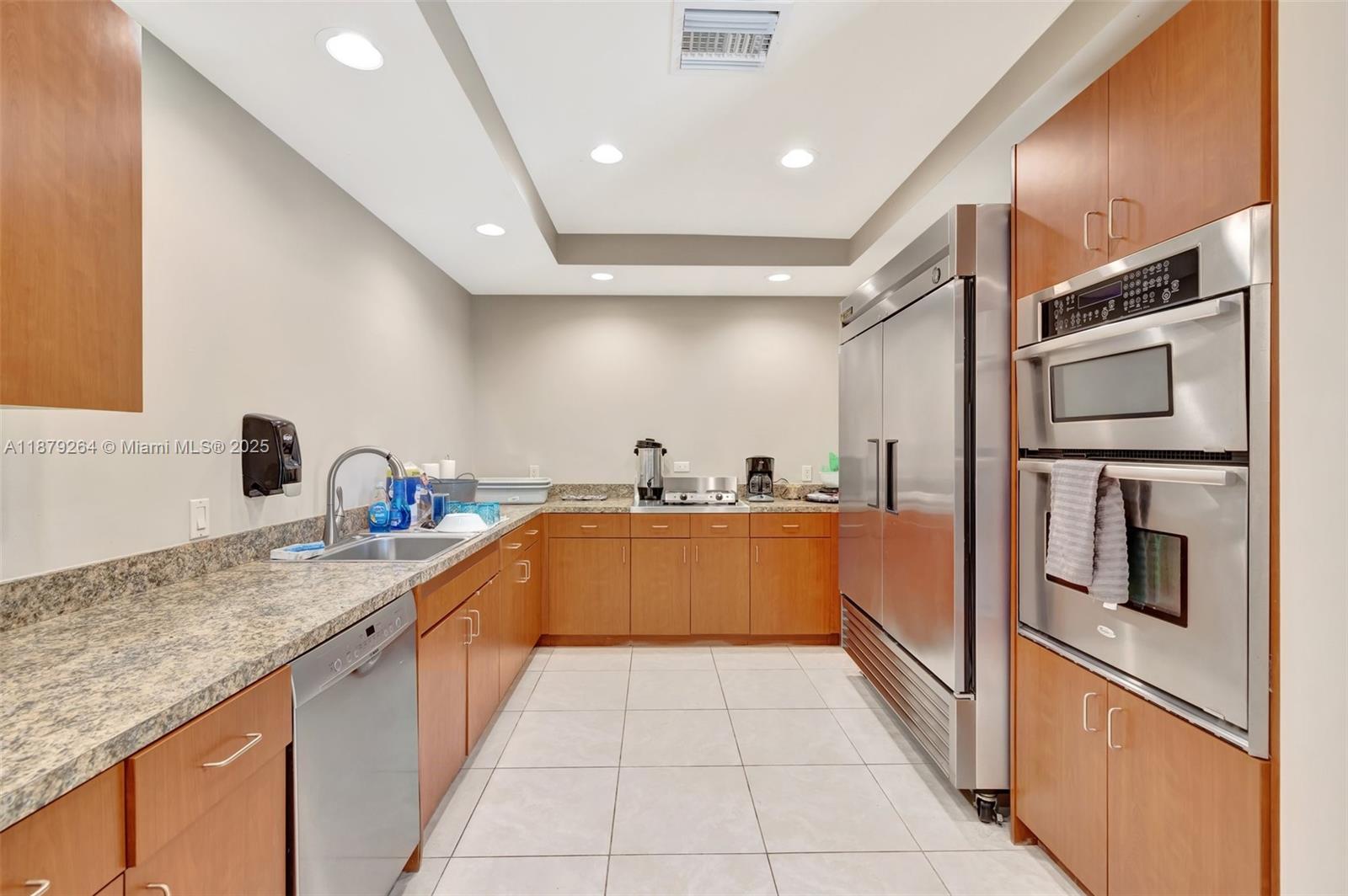 CORAL RIDGE TOWERS EAST C - Residential