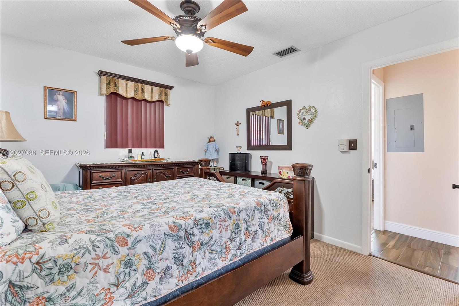 CAROL CITY LAKE STEVEN ES - Residential