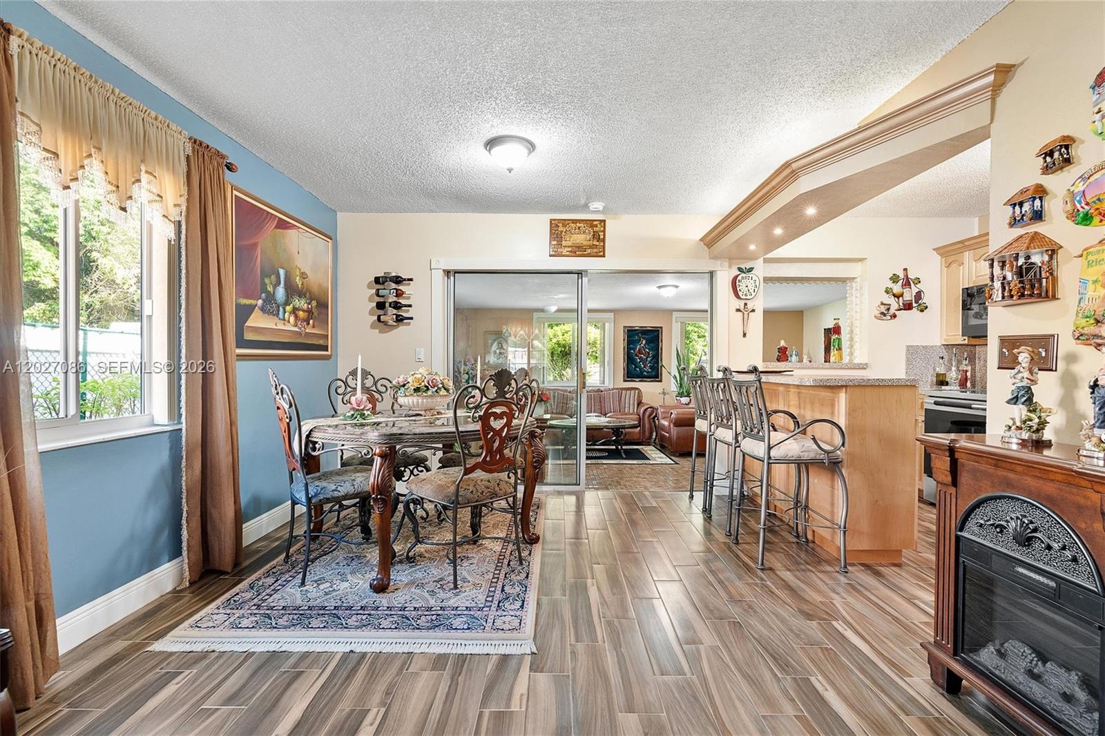 CAROL CITY LAKE STEVEN ES - Residential