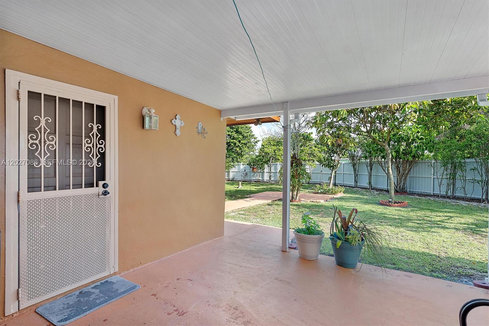 CAROL CITY LAKE STEVEN ES - Residential