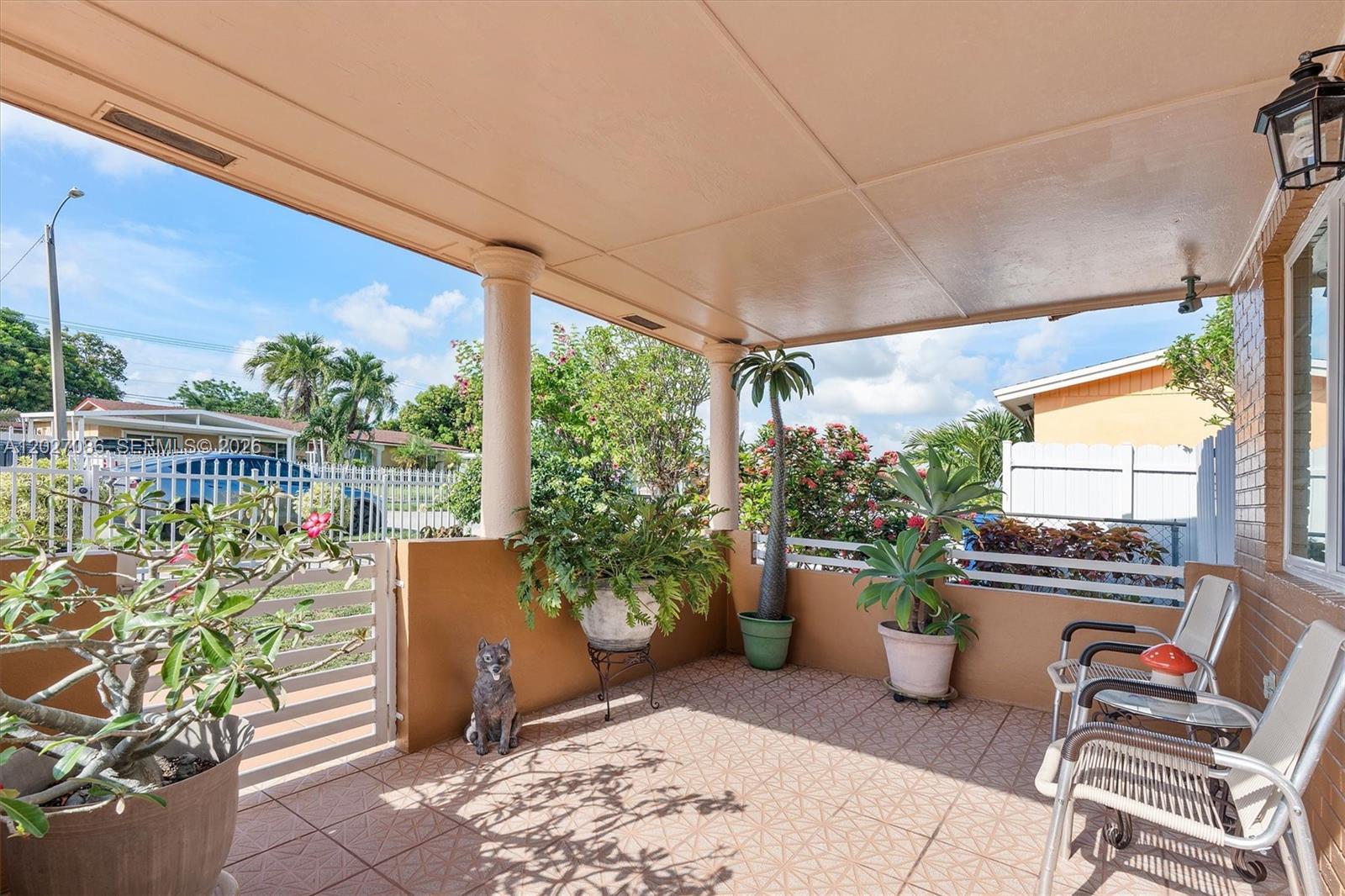 CAROL CITY LAKE STEVEN ES - Residential