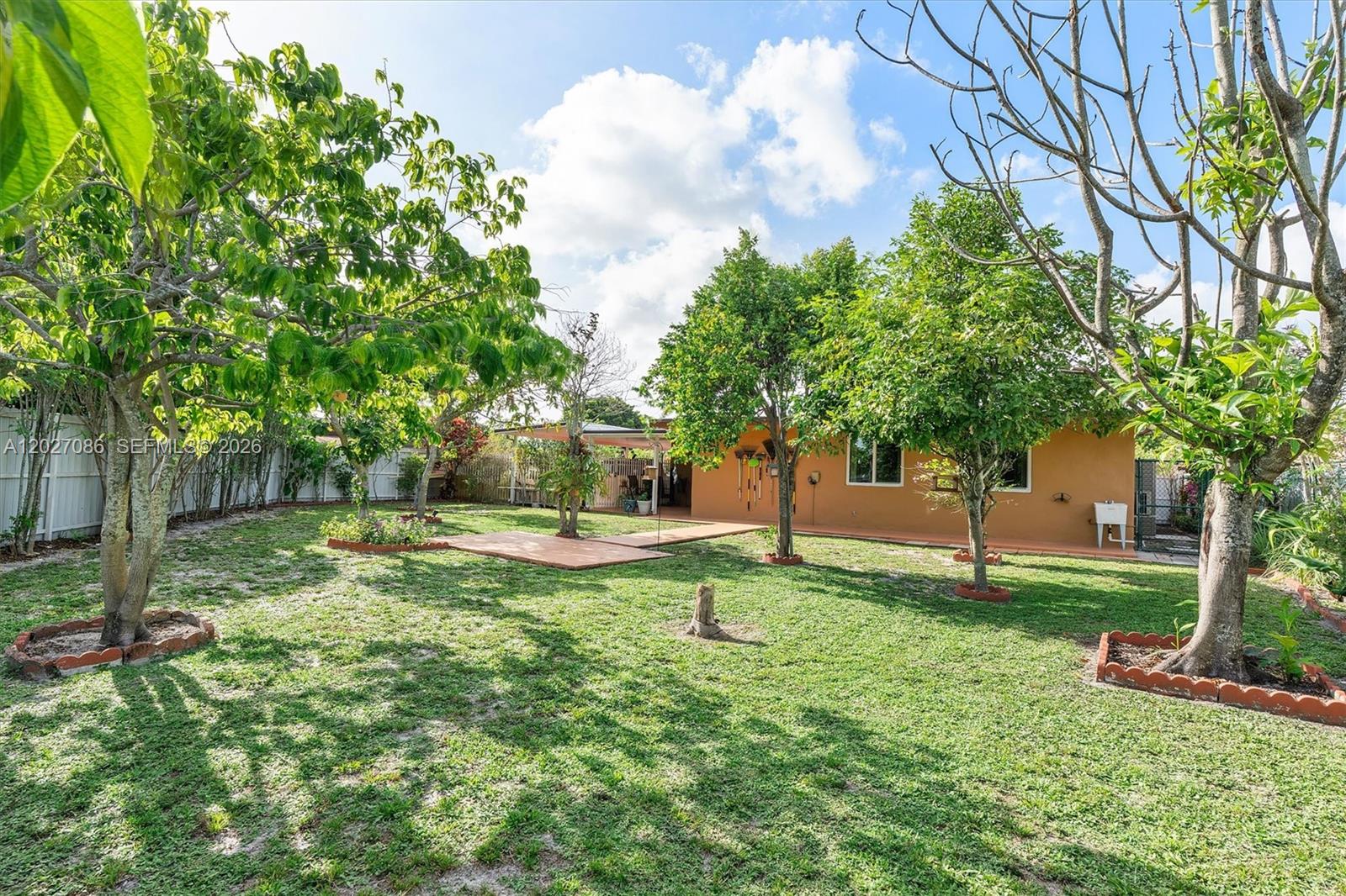 CAROL CITY LAKE STEVEN ES - Residential