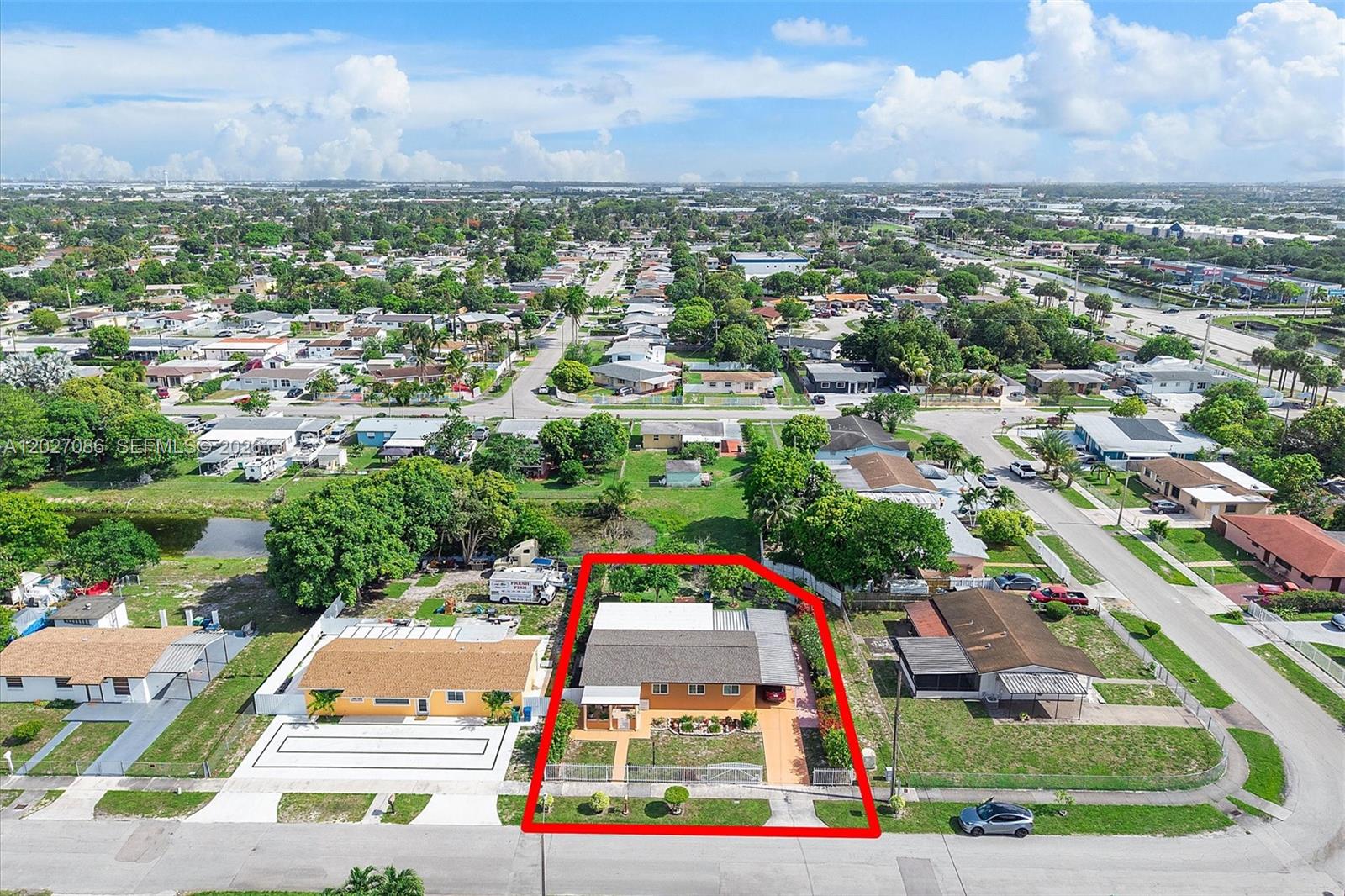 CAROL CITY LAKE STEVEN ES - Residential