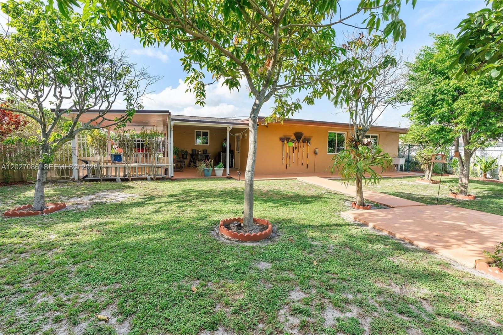 CAROL CITY LAKE STEVEN ES - Residential