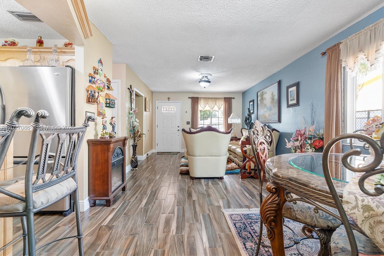 CAROL CITY LAKE STEVEN ES - Residential