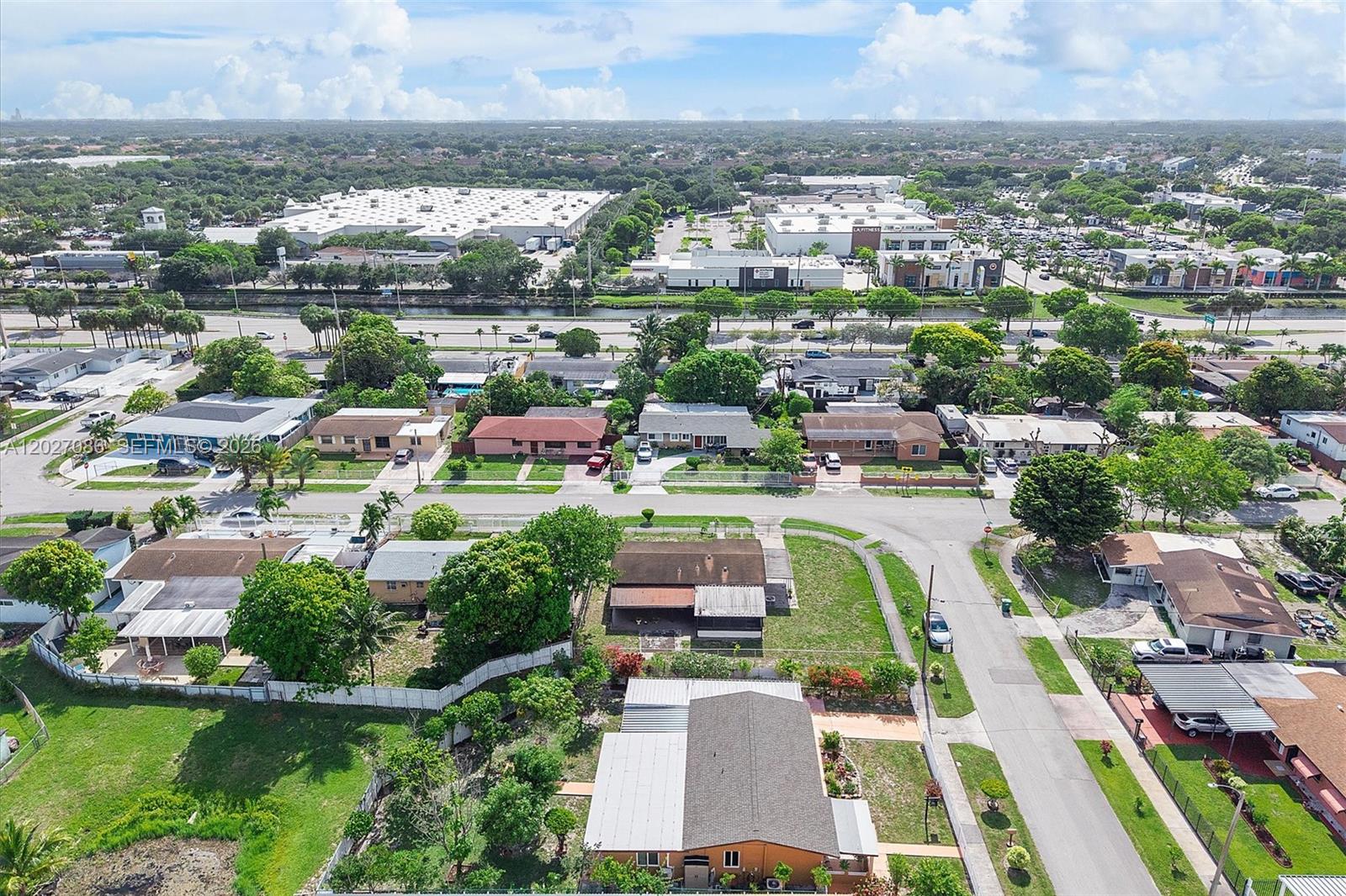 CAROL CITY LAKE STEVEN ES - Residential