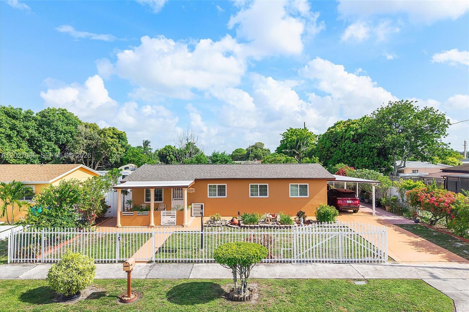 CAROL CITY LAKE STEVEN ES - Residential
