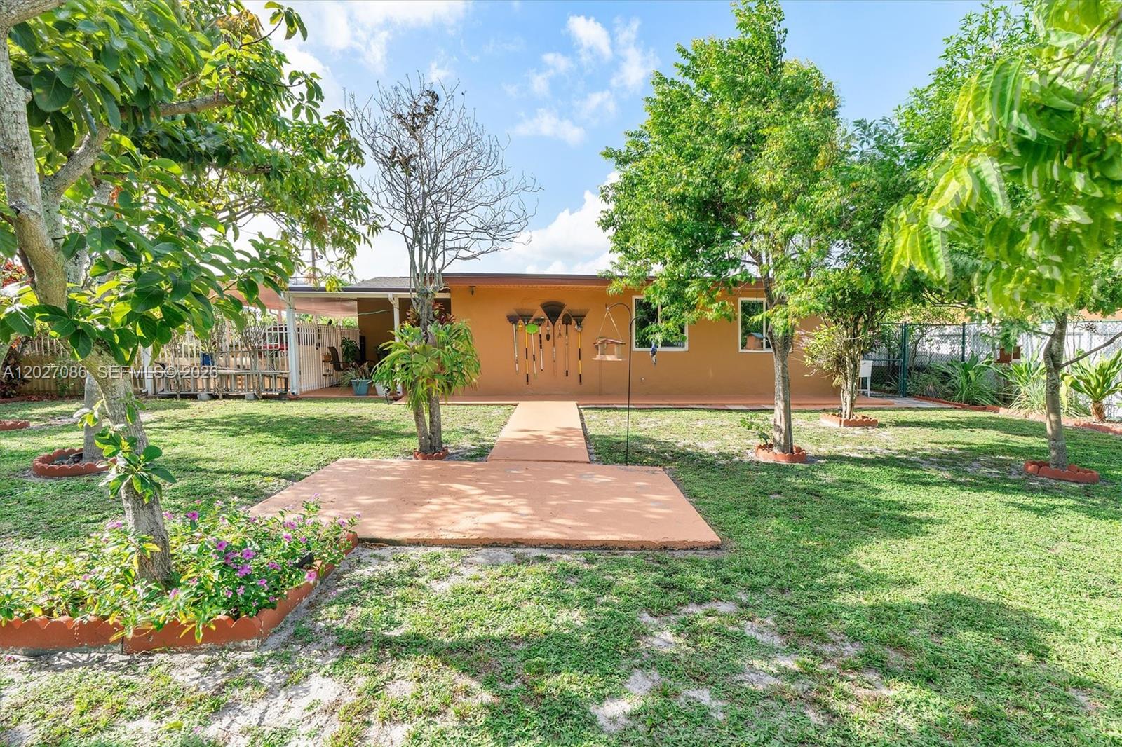 CAROL CITY LAKE STEVEN ES - Residential