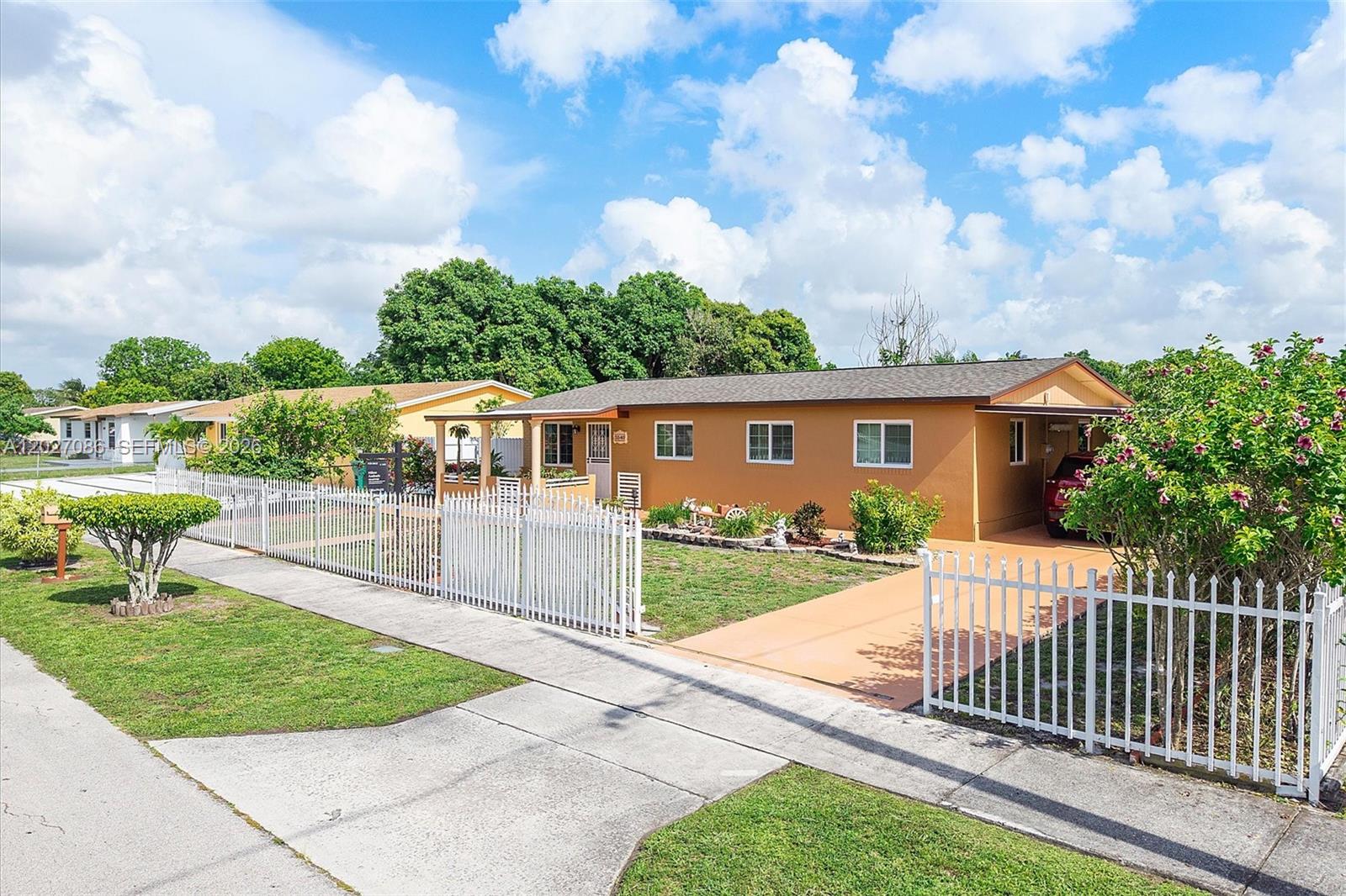 CAROL CITY LAKE STEVEN ES - Residential